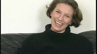 Auf der pornocouch erst mal richtig gefickt